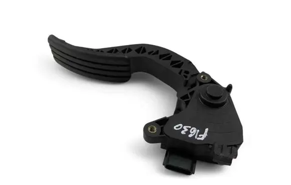 Accelerator throttle pedal