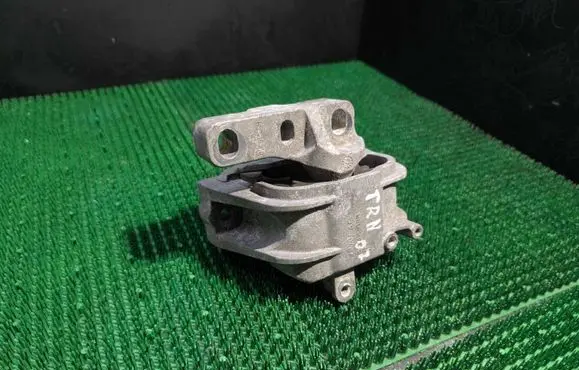 Volkswagen Touran I Engine mount bracket 1K0199262AT