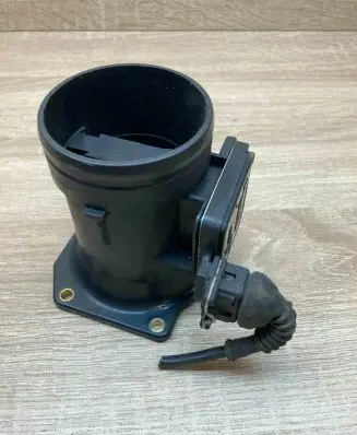 Volkswagen PASSAT B5 Mass air flow meter 058133471 AFH6010B