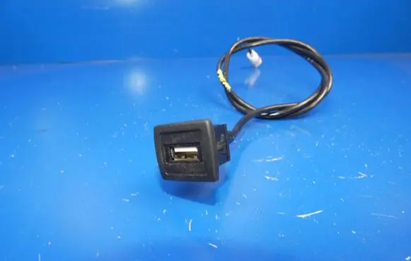 Mercedes-Benz B W246 W242 USB socket connector 