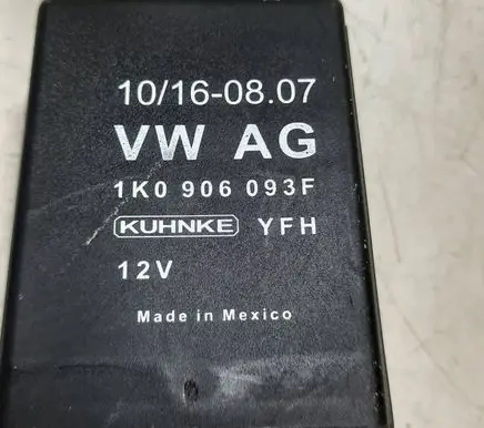Volkswagen Golf VI Fuel pump relay 1K0906093F