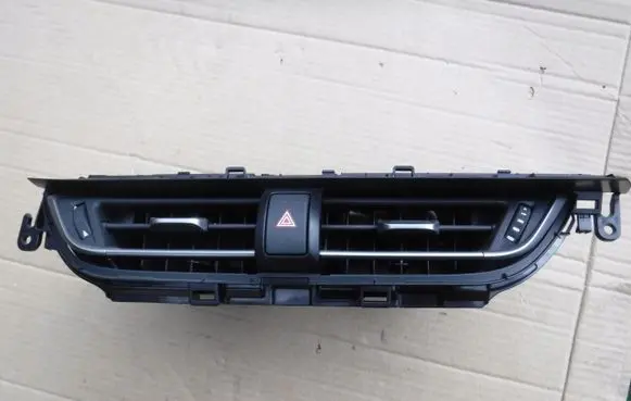 Toyota C-HR I Dash center air vent grill 55G70F4020