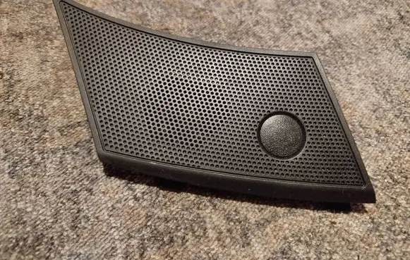 Nissan Qashqai Side speaker trim/cover RH28176JD K77770 P10520