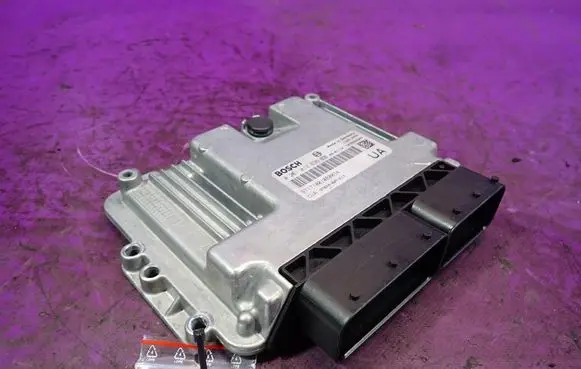 Honda CR-V Engine control unit/module ECU 0281013635