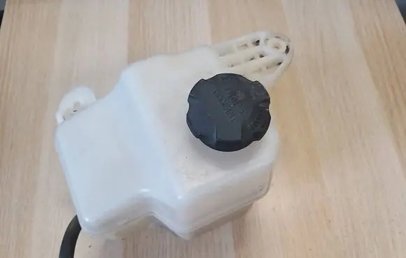 Coolant expansion tank/reservoir