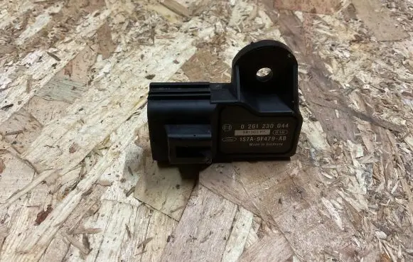 Ford Focus Air pressure sensor 1S7A9F479AB 0261230044