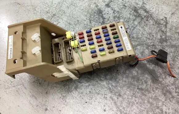 Subaru Forester SH Fuse module 82201FG010 811507
