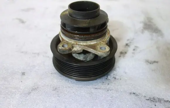 Renault Trafic III (X82) Water pump 000KM