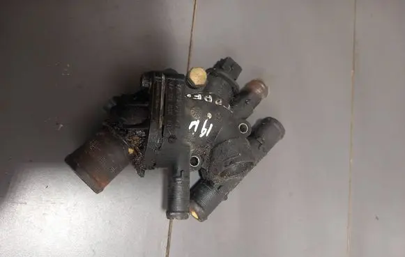 Volvo S40, V40 Thermostat/thermostat housing 7700866730 0866731