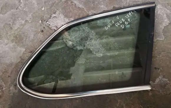 Volkswagen Golf V Rear side window 1K9845298C