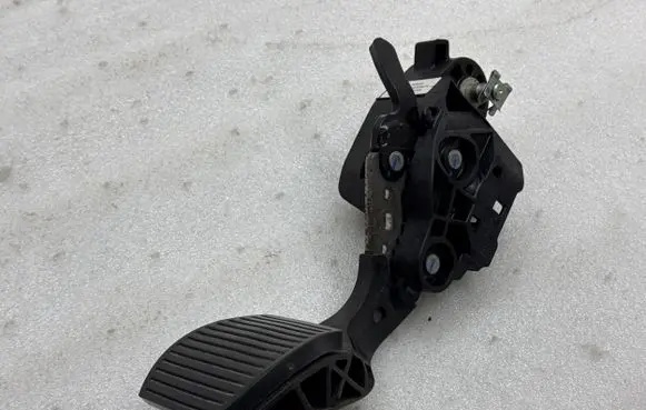 Fiat 500E Brake pedal 25833200230 036029720 999020