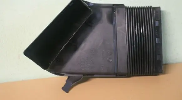 Audi A4 S4 B7 8E 8H Air intake duct part 8E0129617D