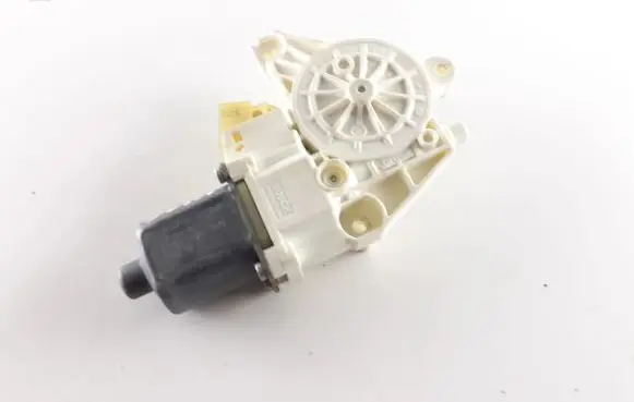 Mercedes-Benz C W204 Front door window regulator motor A2048200242 0130822440