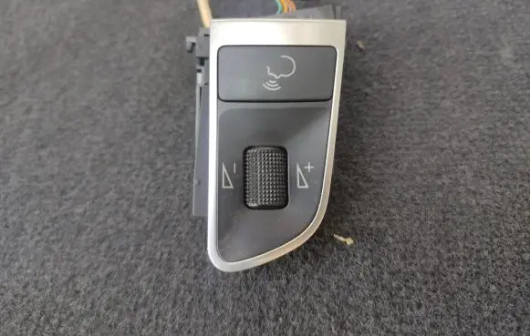 Audi A6 S6 C6 4F Steering wheel buttons/switches 4E0951527AJ 61676423