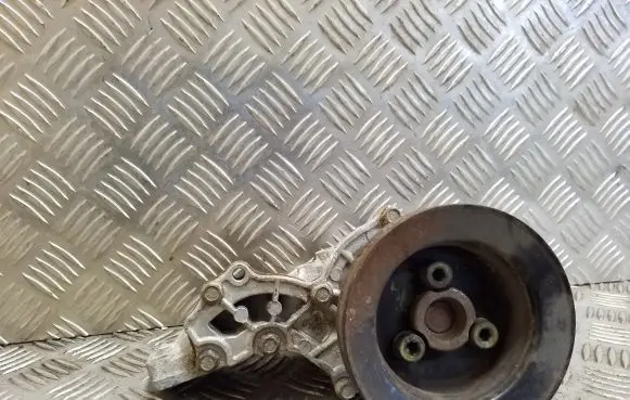 Volkswagen PASSAT B4 Water pump 037121031F