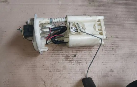 Peugeot Partner Fuel level sensor 9633294680