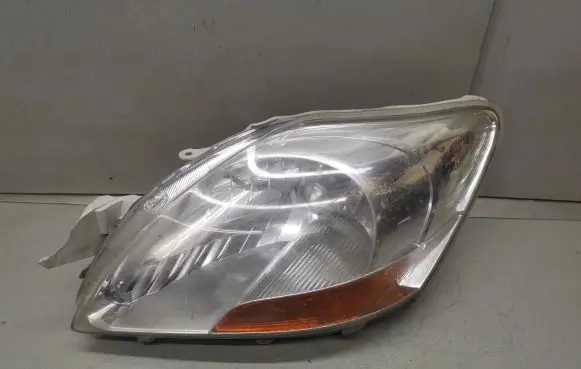 Toyota Yaris Headlight/headlamp