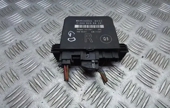 Mercedes-Benz C W203 Door control unit/module 2038206626