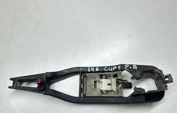 BMW 3 E46 Front door exterior handle/bracket 8216122