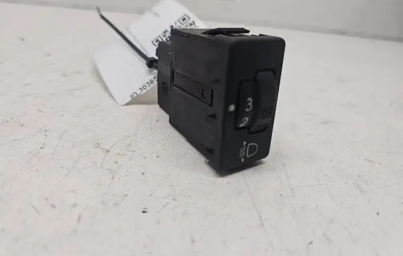 Peugeot 107 Fog light switch 