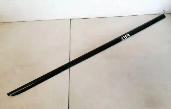 Mercedes-Benz CLC CL203 Rear door glass trim molding