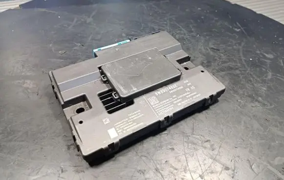 Audi A4 S4 B9 Gateway control module 