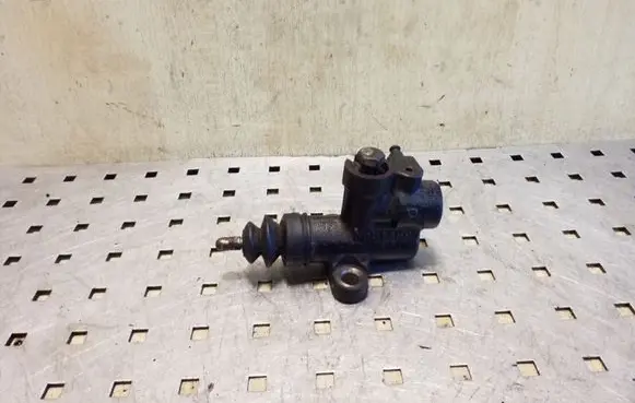 Subaru Outback Clutch slave cylinder 