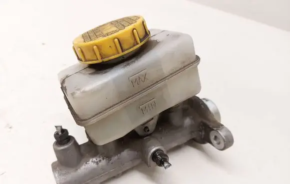 Subaru Impreza II Master brake cylinder