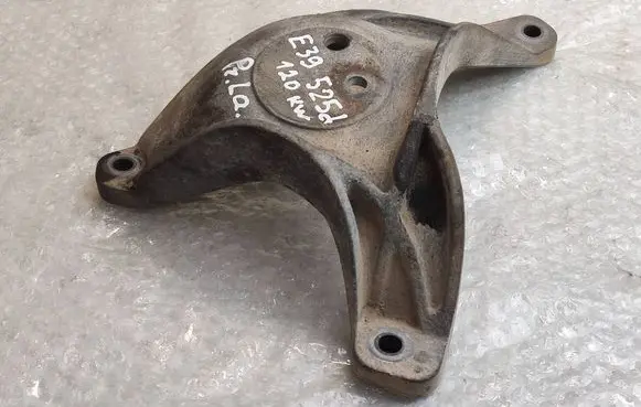 BMW 5 E39 Engine mounting bracket 1096080