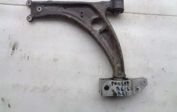 Volkswagen PASSAT B6 Front lower control arm/wishbone 86745354