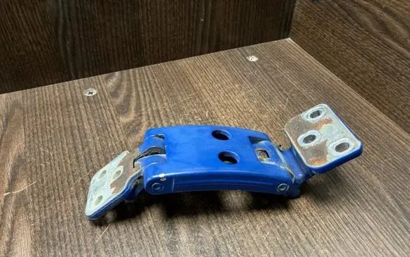 Mercedes-Benz Sprinter W906 Rear door upper hinge 9067400037
