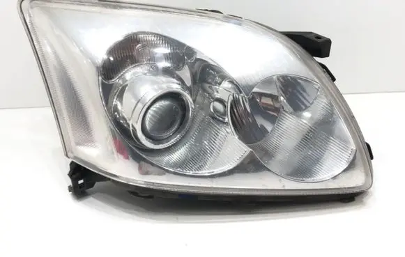 Toyota Avensis T250 Headlight/headlamp