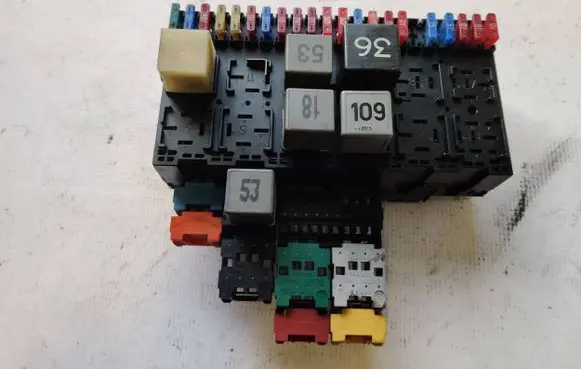 Volkswagen Transporter - Caravelle T4 Fuse box set 357937039