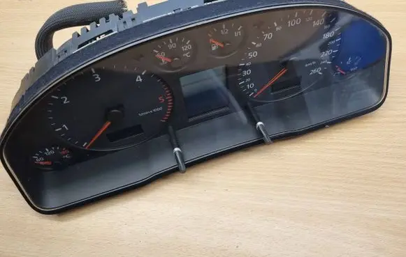 Audi A6 S6 C5 4B Speedometer (instrument cluster) 4B0920932K 110008946