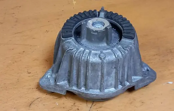 Mercedes-Benz E W212 Engine mount vacuum valve A2122406317