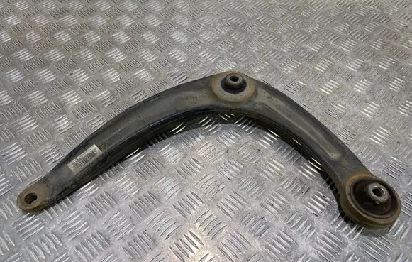 Peugeot 5008 Front lower control arm/wishbone 823215