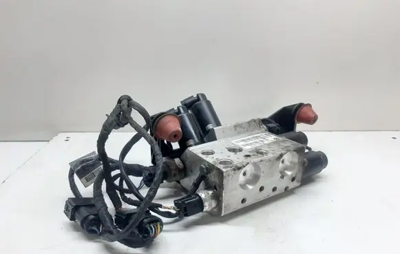 BMW 7 E65 E66 Active stabilizer control/valve assembly 6758704
