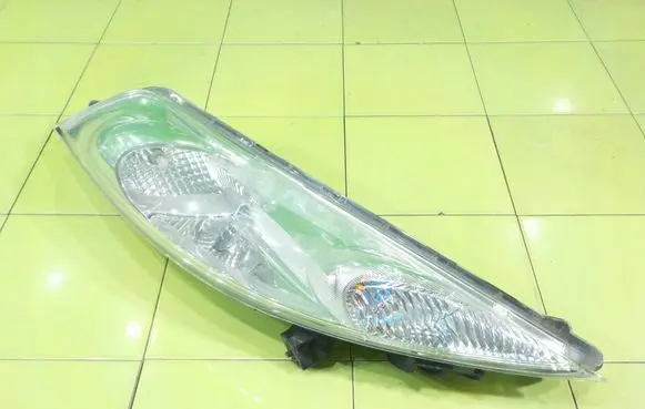 Nissan Juke I F15 Headlight/headlamp PRZOD