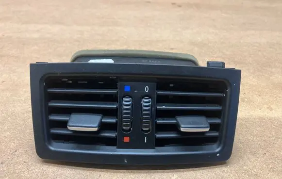 BMW 5 E60 E61 Rear air vent grill 7129556 6932024 6932023
