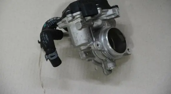 Volkswagen PASSAT B8 Throttle body valve 04L128063R