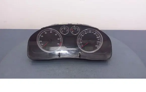 Volkswagen PASSAT B5.5 Speedometer (instrument cluster) 3B0920806