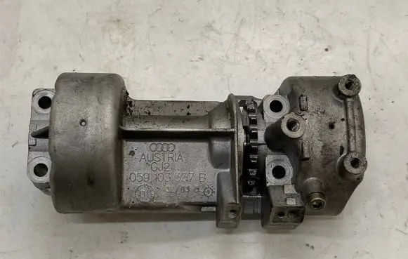Audi A6 S6 C5 4B Oil pump 059103337B 50103337