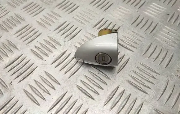 Mercedes-Benz A W169 Front door lock (next to the handle)