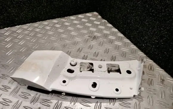 Man TGE 1gen Fender mounting bracket 7C0821109