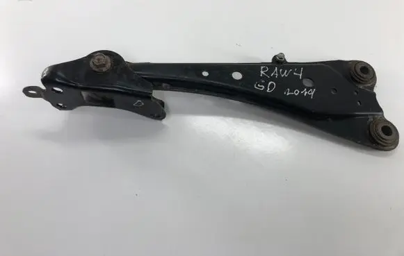 Toyota RAV 4 (XA40) Rear suspension control arm 