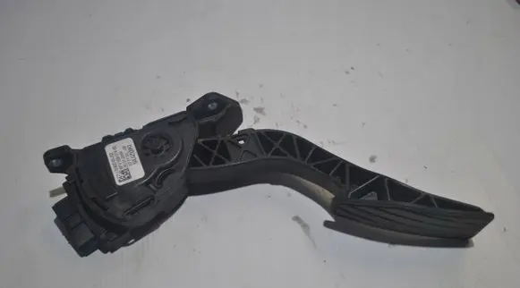 Suzuki Grand Vitara II Accelerator throttle pedal
