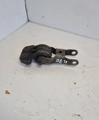 Volvo V70 Engine mount bracket 62431042