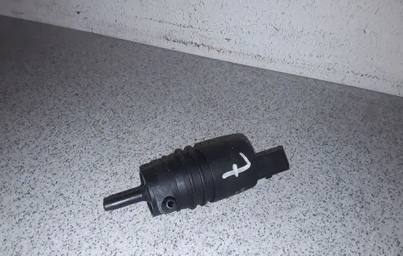 BMW 3 E46 Windscreen/windshield washer pump 1009550006