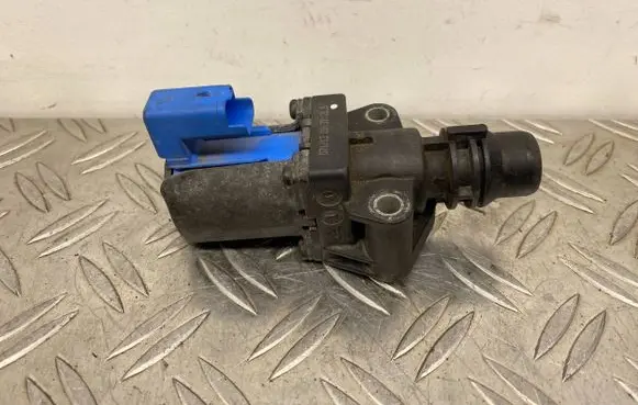 Ford Fusion II Coolant heater control valve bm5g8c605db