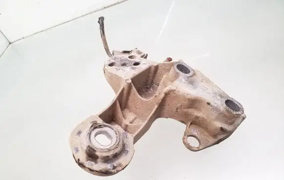 Engine mounting bracket